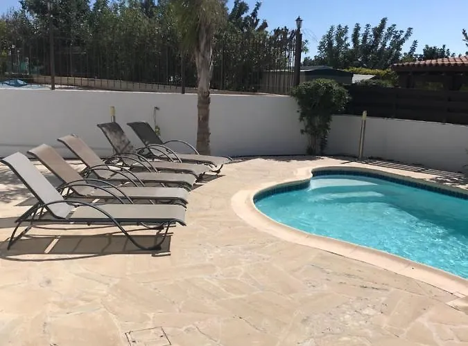 Kokkinoyia, Villa Peyia