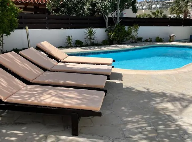 Kokkinoyia, Villa Peyia