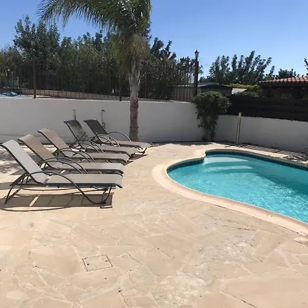 Kokkinoyia, Villa Peyia