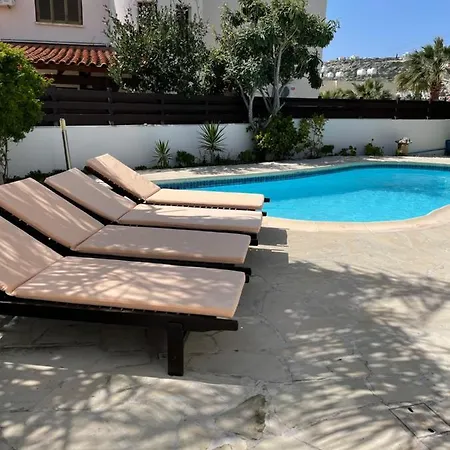 Kokkinoyia, Villa Peyia