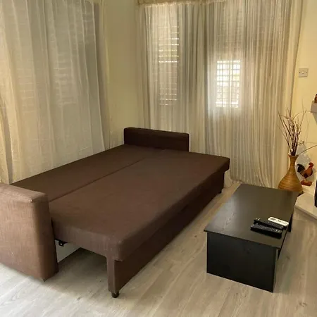 Kokkinoyia, Villa Peyia